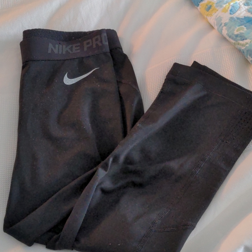 Nike Pro Crops - Picture 3 of 3